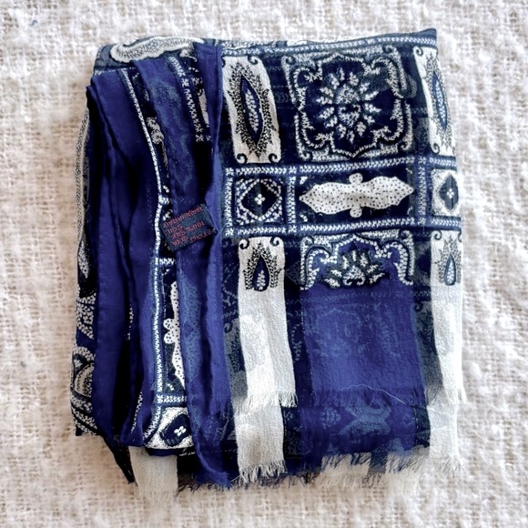 ETRO Blue and White Paisley 100% Silk Scarf - Picture 12 of 17